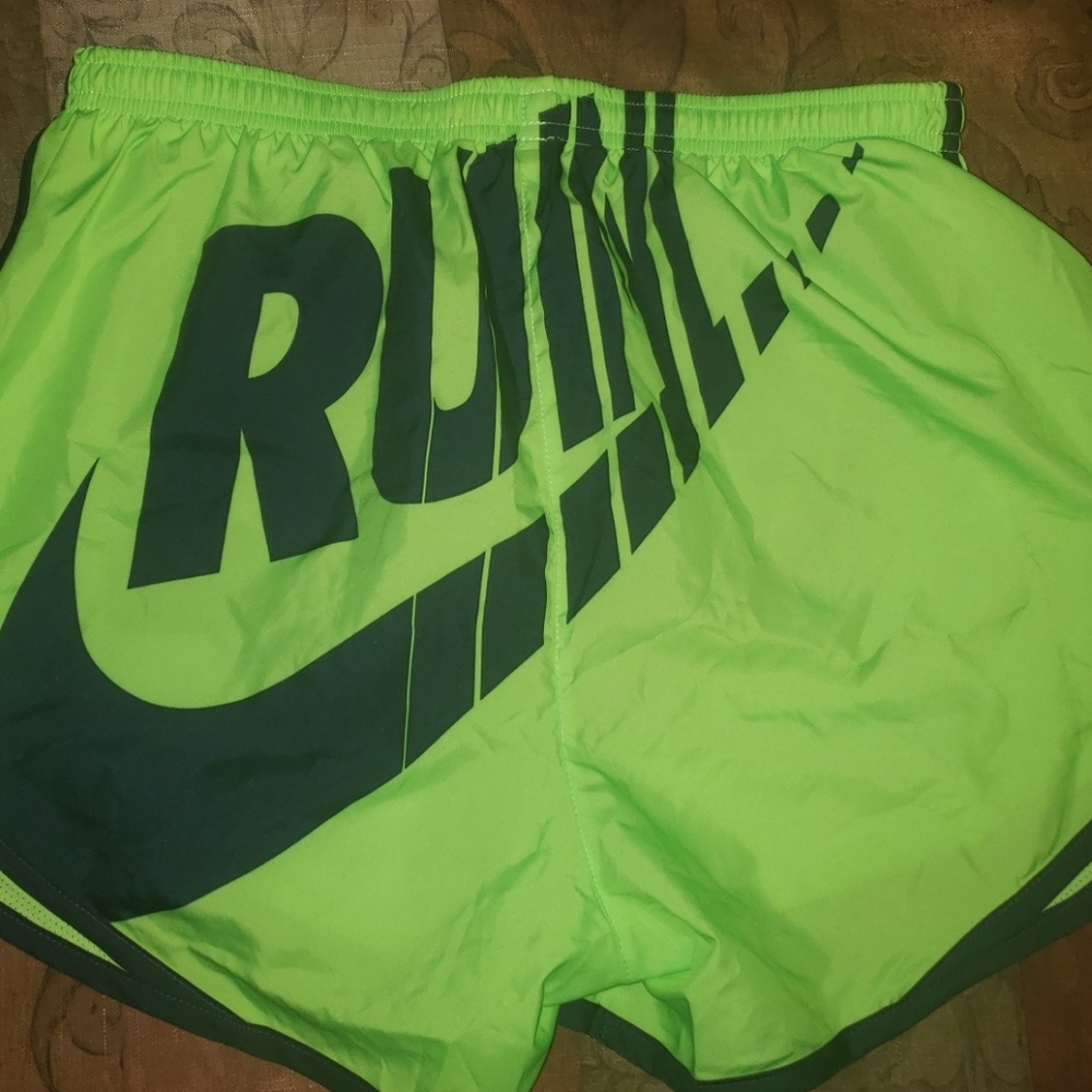 Nike - Picture 2 of 3